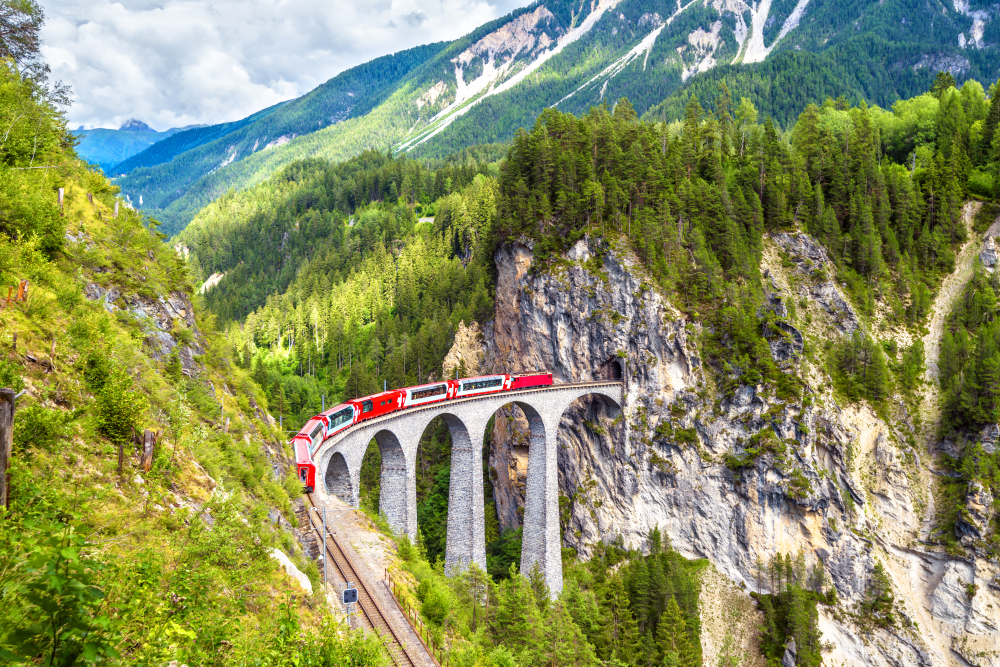 Lake Como Saint Moritz and Bernina Express Day Trip from Milan 4